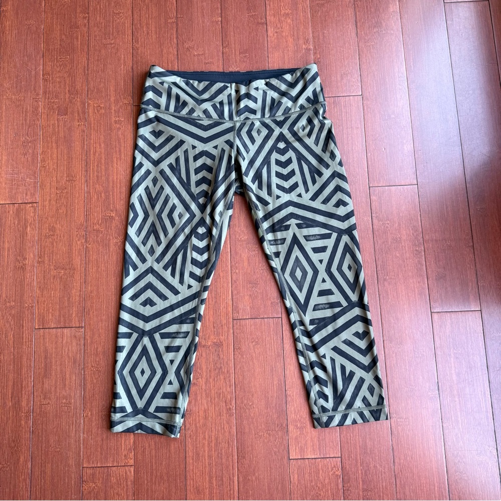 Women’s Cropped Lululemon Patterned Leggings